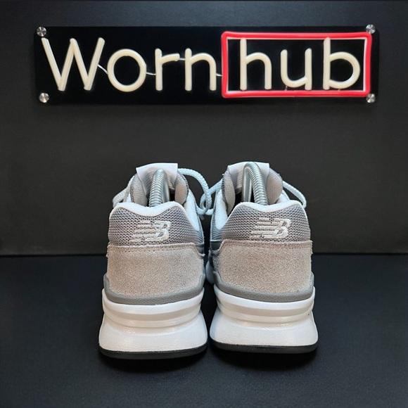 New Balance 997H Running Shoes • CM997HCA • Grey / Silver • Women’s Size 8.5 - Picture 4 of 10